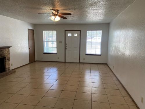 502 Hedgewood Dr, Georgetown TX  78628-2436 exterior