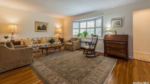 1503 Henry Rd, North Wantagh, NY 11793-3119