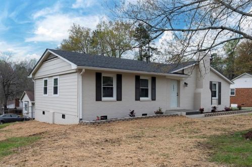 2601 Daye Dr, Greensboro NC  27406-6205 exterior