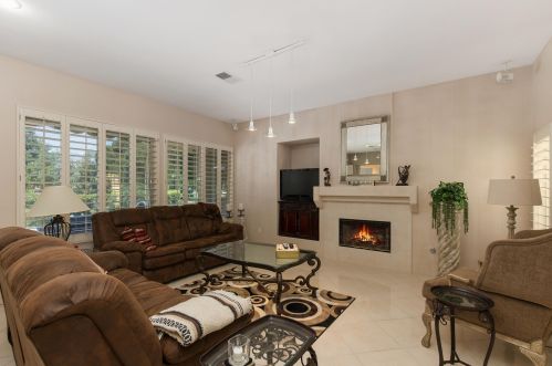 122 Kavenish Dr, Rancho Mirage CA  92270-3244 exterior