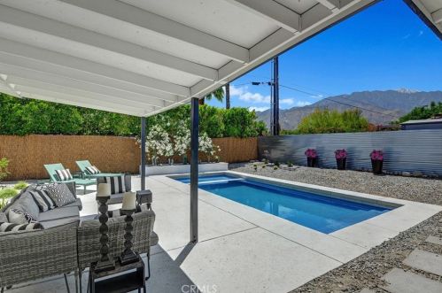 2221 Francis Dr, Palm Springs CA  92262-2553 exterior