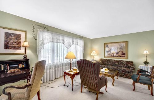 520 Hickory Ln, Hammond, IN 46321-2409