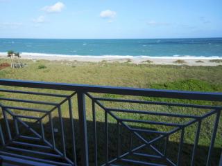1042 Windward Dr, Fort Pierce, FL 34949-9131