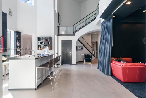 4828 Peninsula Dr, Daytona Beach FL 32127-7203 exterior