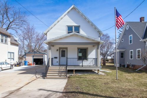 211 Dewey Ave, Watertown, WI 53094-3915