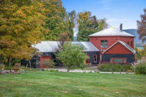 6 Dug Rd, West Woods, CT 06069-2045