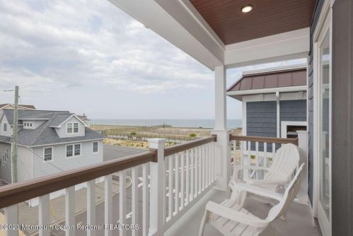 5 Fort Ave, Pelican Island NJ  08751-1512 exterior