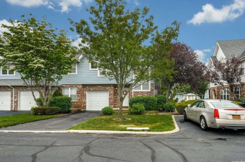 2729 Broadlawn Dr, Central Islip, NY 11722-4619