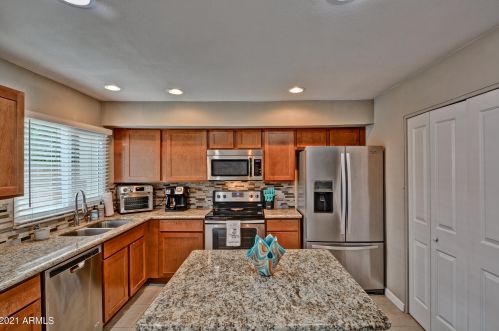 4537 17 Ave, Phoenix AZ 85086-6309 exterior