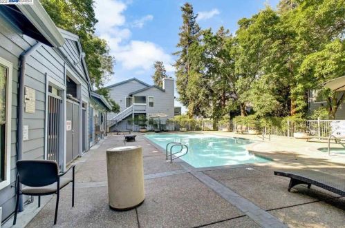 7110 Cross Creek Cir, Pleasanton CA  94568-3882 exterior