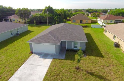1861 Aires Ln, Fort Pierce, FL 34984-4557