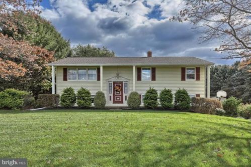 1270 Old Mountain Rd, Wellsville, PA 17365-9727