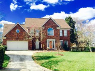 3037 Planters Walk Ct, Charlotte, NC 28210-8025