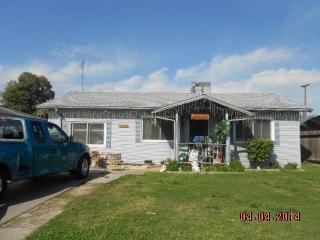 1508 Rogers St, Madera, CA 93638-2125