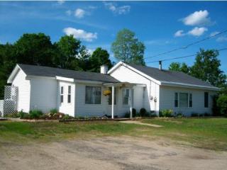 24 Collins St, Ashland, NH 03217-4502