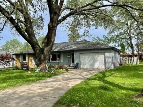1739 Briquelet St, Green Bay, WI 54304-3826