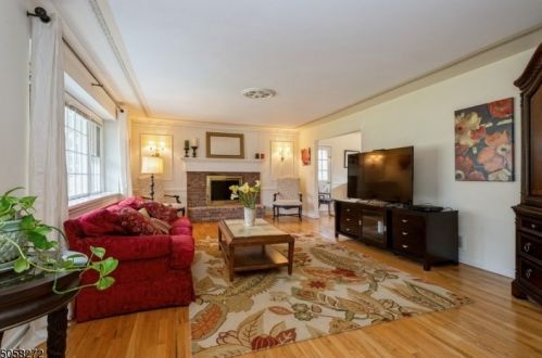 2106 Primrose Ln, Martinsville NJ  08836-2218 exterior