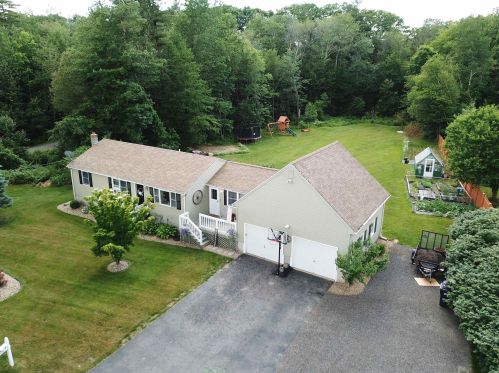 7 Olesen Rd, Derry NH 03038-4847 exterior