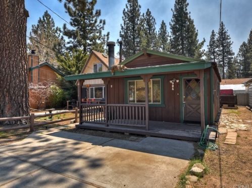 926 Country Club Blvd, Big Bear City CA  92314-9048 exterior