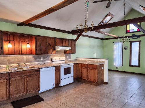 9 Hampstead Rd, Danville NH  03819-5100 exterior