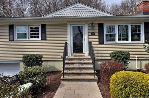 627 Booth Hill Rd, Huntington, CT 06484-3478