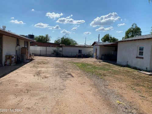 135 Blacklidge Dr, Tucson AZ 85705-3829 exterior