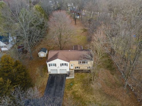 35 Montfort Rd, New Hamburg NY  12590-3520 exterior