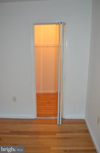 2295 Emerald Hts Ct, Herndon VA 20191-1714 exterior