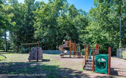 33 Azalea Cir, Jackson Twp NJ  08527-2555 exterior