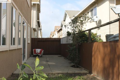 595 Scudero Cir, West Pittsburg CA  94565-2499 exterior