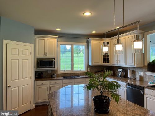 17674 Tobermory Pl, Leesburg VA  20175-7052 exterior