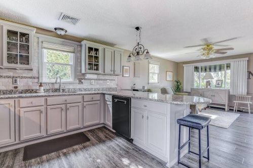 1 Kathy St, South Kingstown RI  02882-5040 exterior