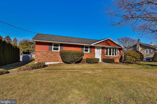 4021 Crestview Ave, Easton, PA 18045-2330