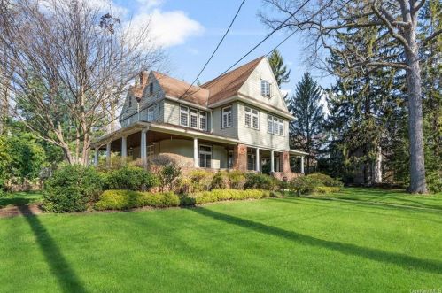 215 Loring Ave, New Rochelle, NY 10803-2254