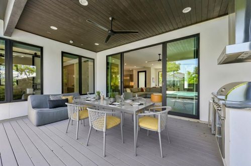 2019 Brentwood St, Austin TX  78752-4105 exterior