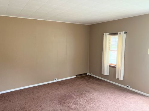 103 Duncan St, Jeannette, PA 15644-1018