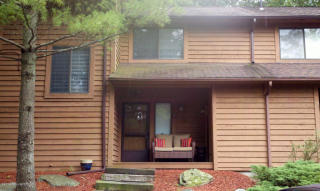 203 Falls Cir, Bushkill PA  18324-8014 exterior