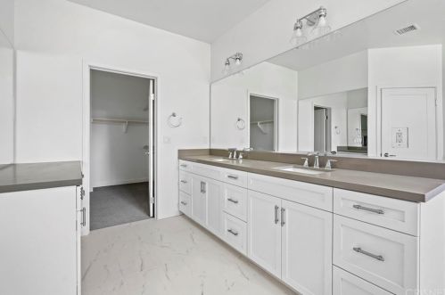 17316 Lemay St, Van Nuys CA 91406-5400 exterior