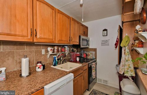 7221 Erdrick St, Philadelphia PA 19135-1014 exterior