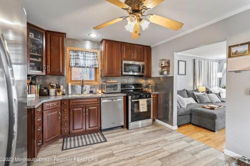 4 Krueger Pl, Middletown NJ  07748-5729 exterior