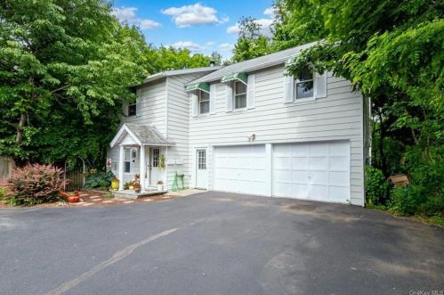 27 Lincoln St, Sloatsburg, NY 10974-1223