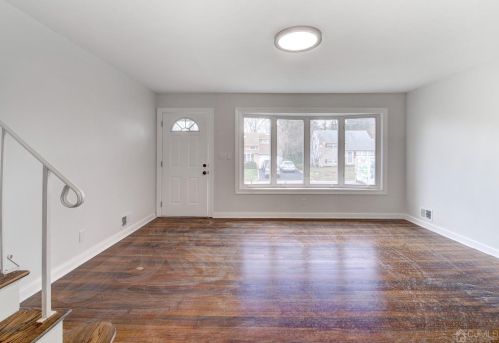 26 Hillsdale Rd, East Brunswick, NJ 08816-4318