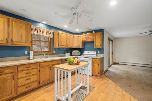 10 Lorri Rd, Derry NH  03038-4112 exterior