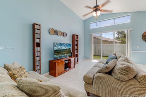 15726 16 Ct, Hollywood FL 33026-0509 exterior