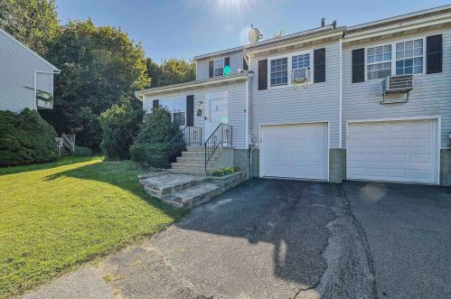 20 Hemlock Ct, Fishkill NY  12524-2618 exterior