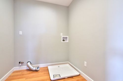 2592 Hewlett Ln, North Bellmore NY  11710-4413 exterior