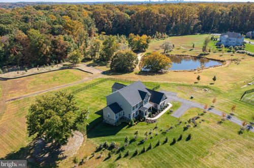 10244 Forest Lake Dr, Great Falls VA  22066-3609 exterior