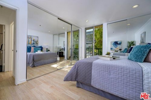 555 Esplanade, Redondo Beach CA  90277-4056 exterior