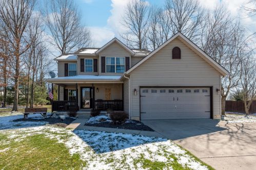 124 Mohican Ln, Pataskala, OH 43062-8157