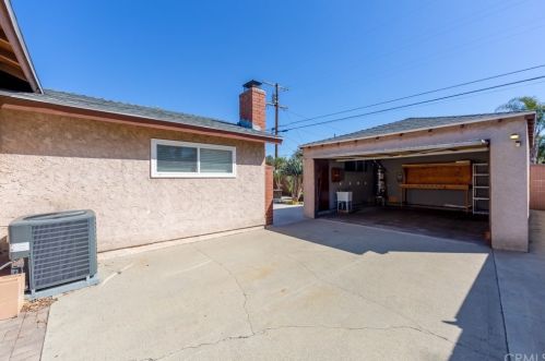 5938 Sunfield Ave, Lakewood CA  90712-1823 exterior